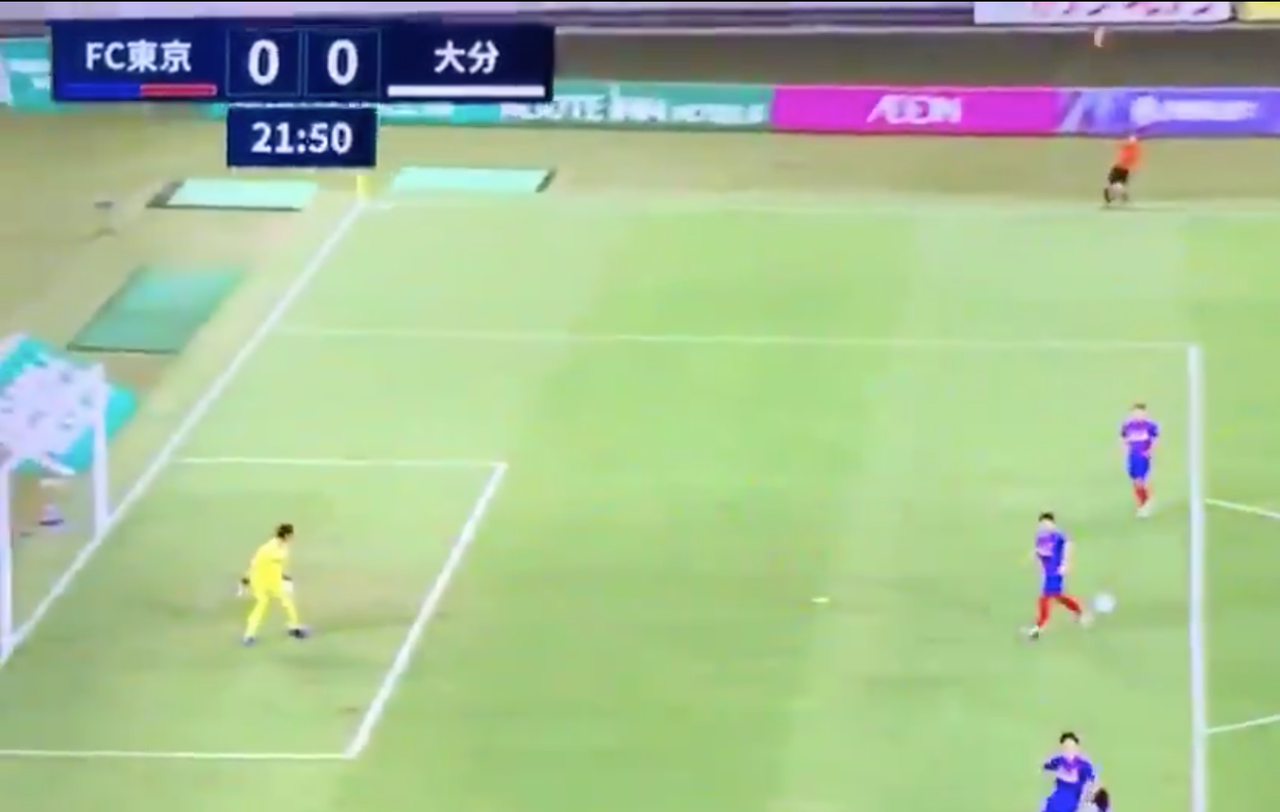 動画 副審 オフサイドで勢いよく旗をあげるも新体操みたいになる Footballnet サッカー2chまとめ 動画 副審 オフサイドで勢いよく旗をあげるも新体操みたいになる Footballnet サッカー2chまとめ