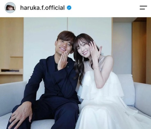 久保建英と電撃婚の福原遥のフリルドレス　値段やブランドをネット民が“特定”「センスよすぎる」「これはかわいい！」