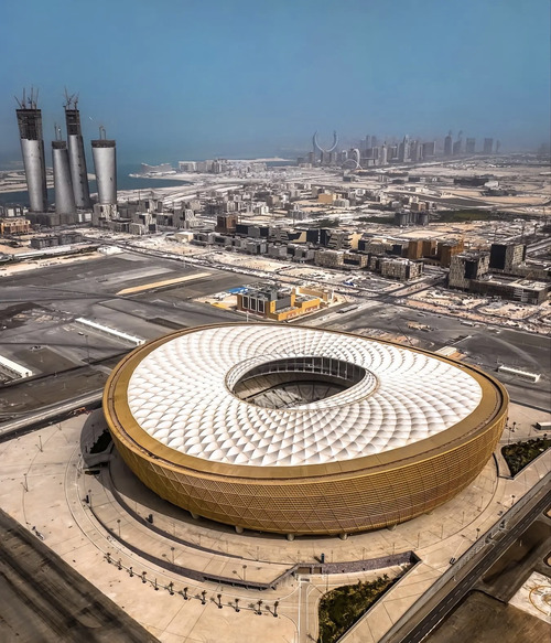 【画像】カタールで使われてるスタジアム8つと日本の新国立競技場の差・・・