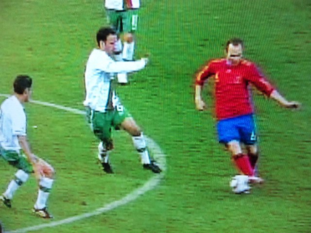 イニエスタのアウト そしてシャビのヒール サッカーが上手くなるために