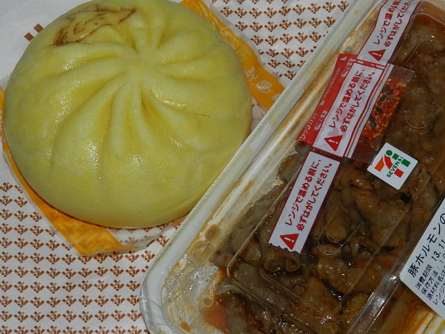 セブンイレブンのカレーマンと豚ホルモンでb級グルメ コンビニf