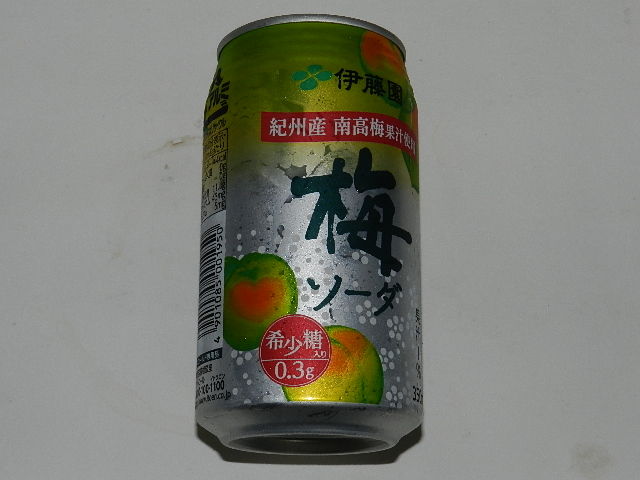 伊藤園の梅ソーダが100円だったので買う コンビニf