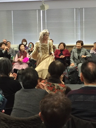 フォーデイズ三