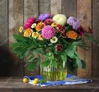 depositphotos_125771562-stock-photo-still-life-with-a-bouquet[1]