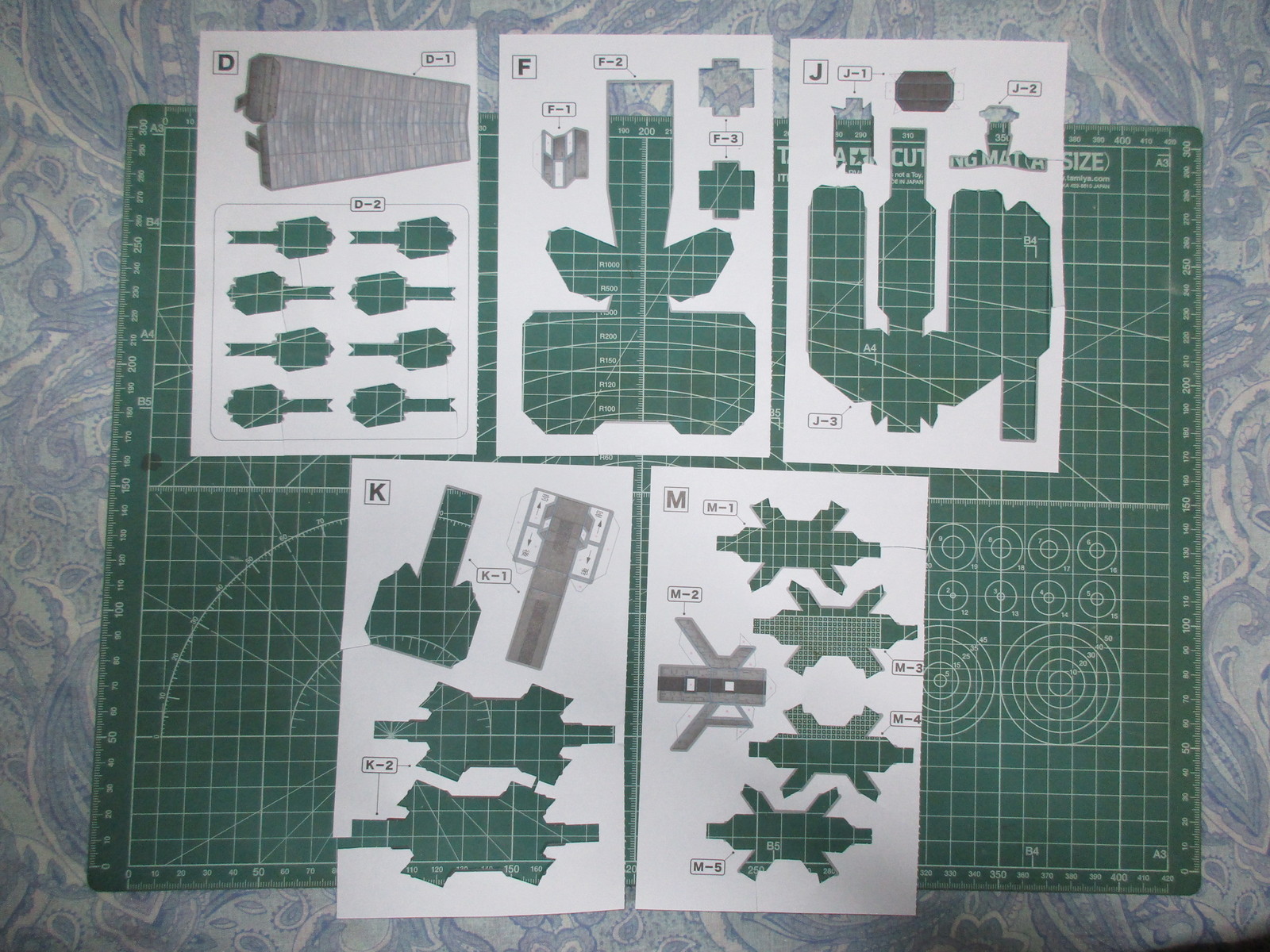 機動戦士ガンダム サンダーボルト 9巻 ペーパークラフト製作 最終話 ガンプラ自由に作って良いじゃない 機動戦士ガンダム サンダーボルト 9巻 ペーパークラフト製作 最終話 ガンプラ自由に作って良いじゃない