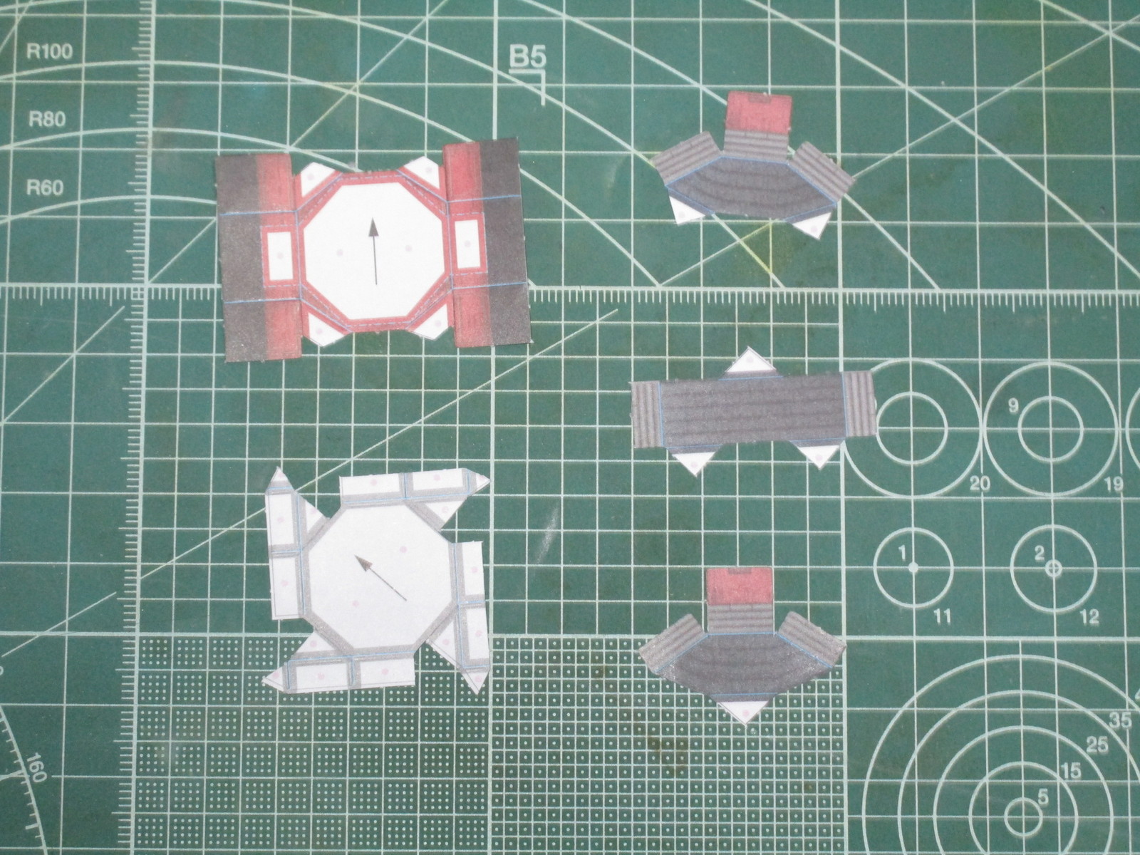 機動戦士ガンダム サンダーボルト 9巻 ペーパークラフト製作 第4話 ガンプラ自由に作って良いじゃない
