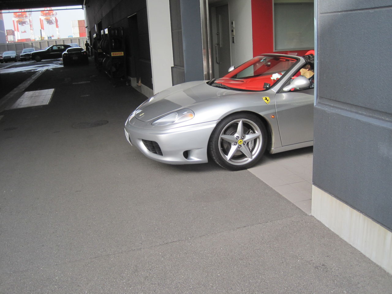 コーンズ大阪南港 店内の展示車両編 中古車で楽しむフェラーリ360スパイダー コーンズ大阪南港 店内の展示車両編 中古車で楽しむフェラーリ360スパイダー