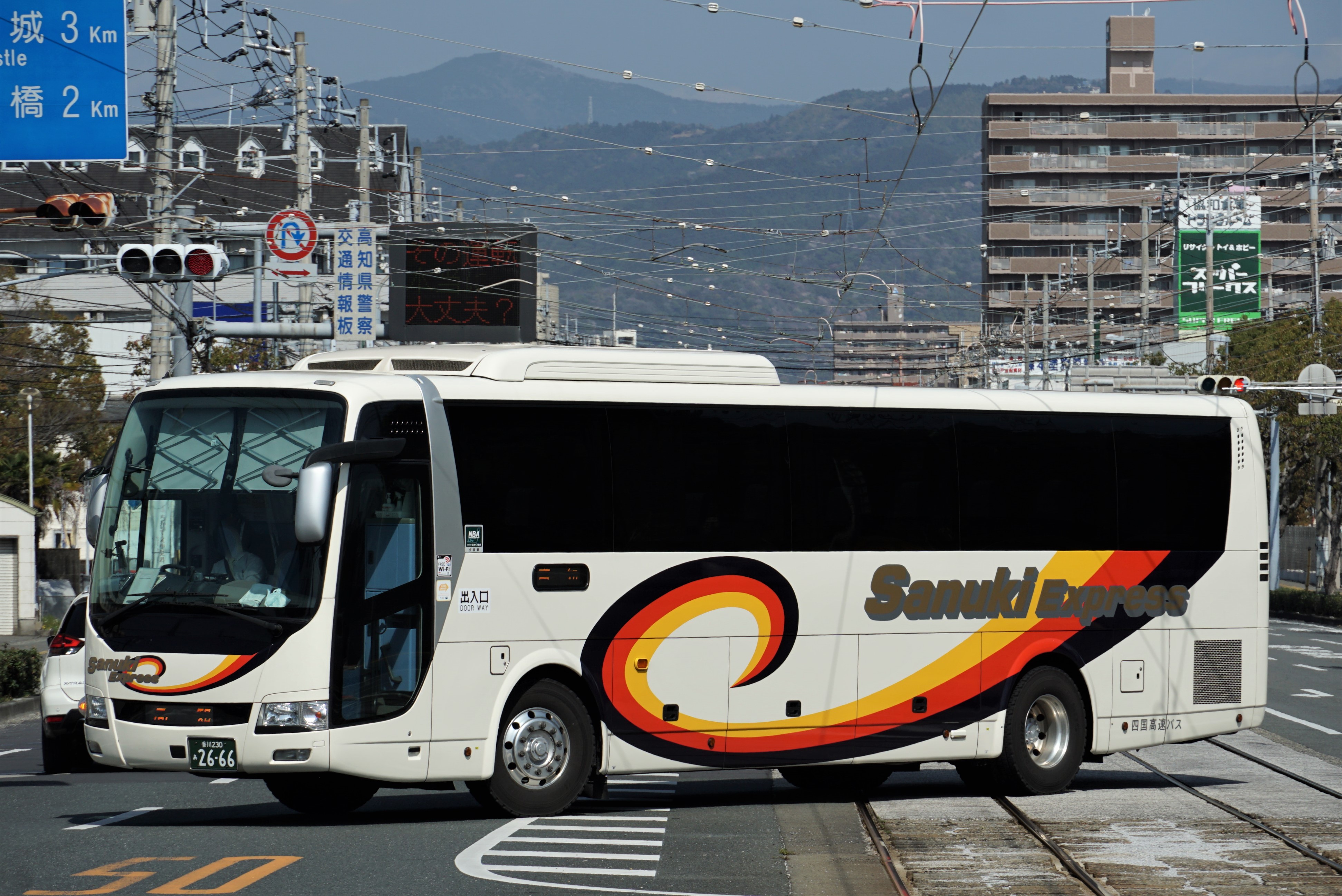 四国高速バス三菱ふそうエアロクイーン