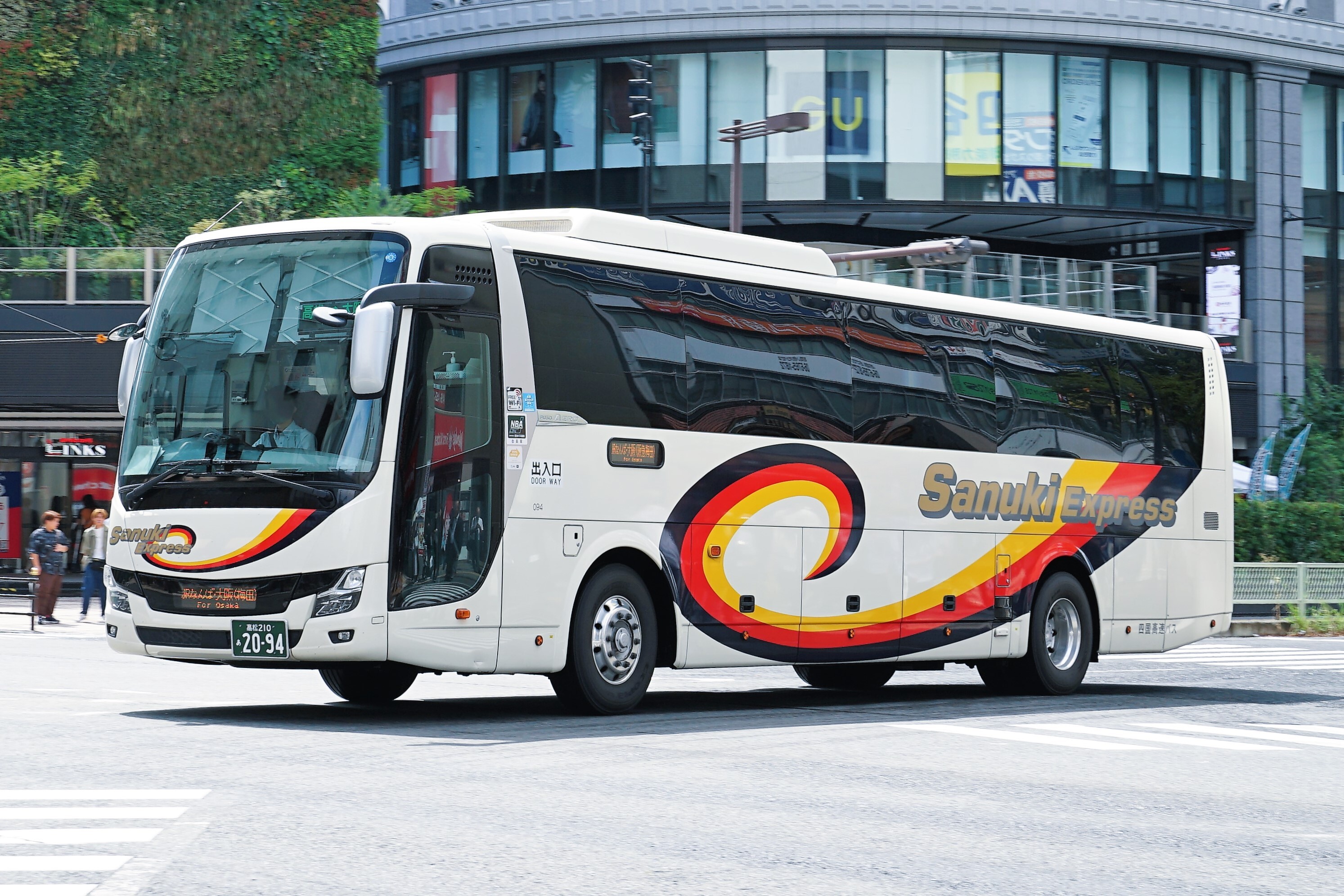 四国高速バス三菱ふそうエアロクイーン エアロクイーンIIさん #三菱ふそう #エアロクイーン II #V8