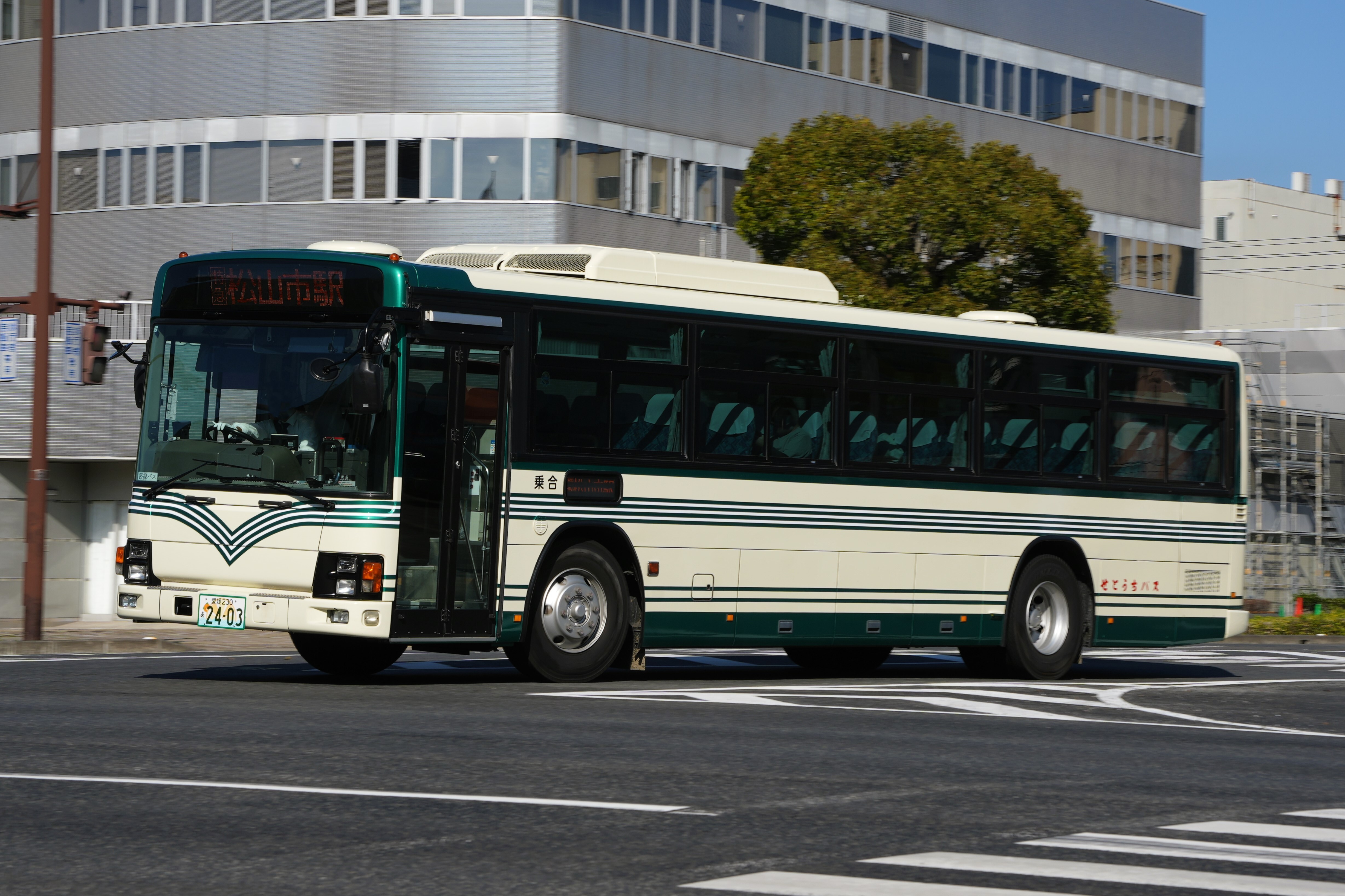 瀬戸内運輸2403 : とびぃの落書帳