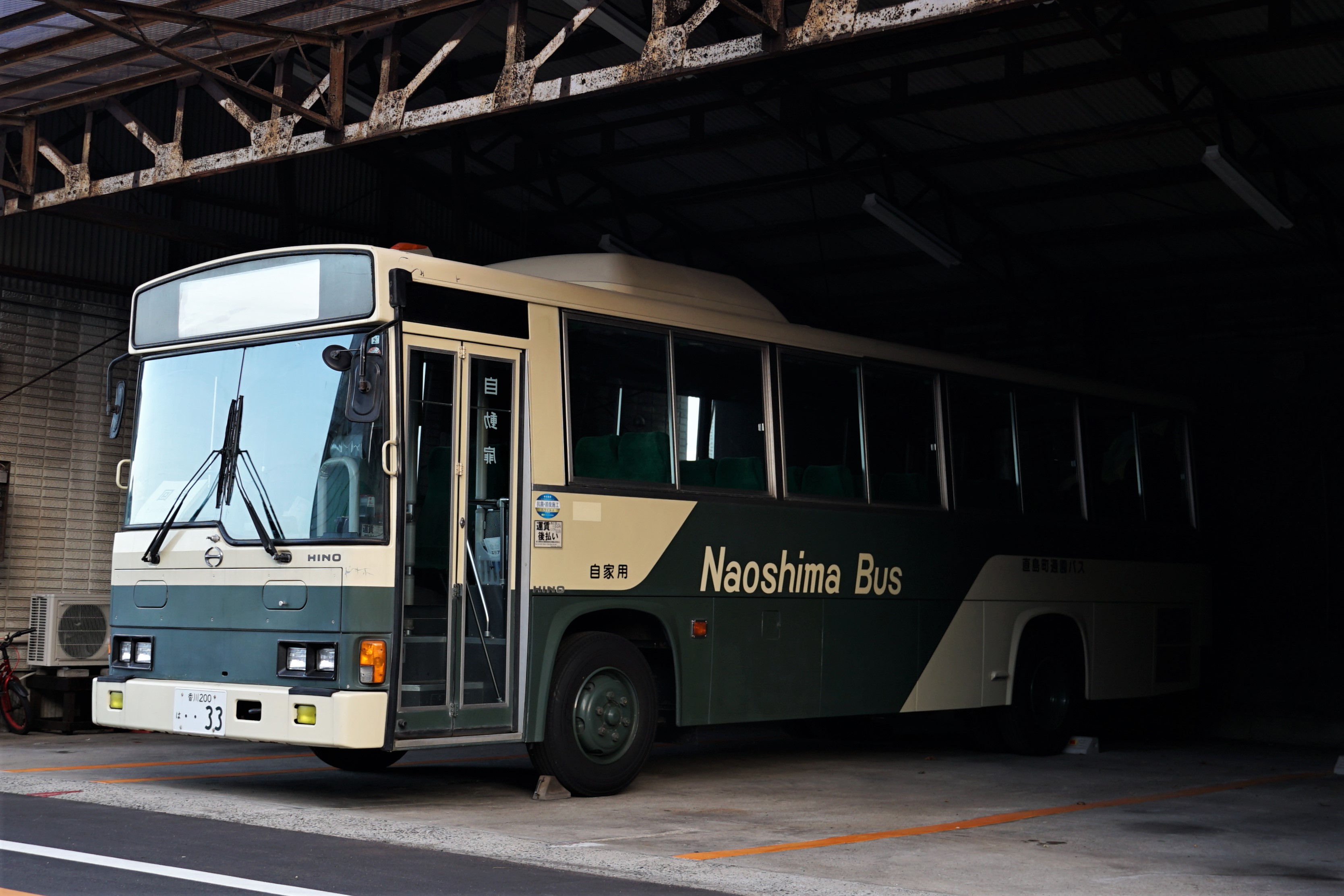 直島町営バス33 : とびぃの落書帳