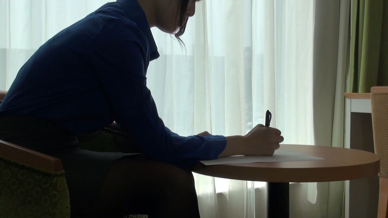 fetish3939 顔アップ 綺麗なお姉さんの憂鬱1 : 綺麗なお姉さんの羞恥心・・