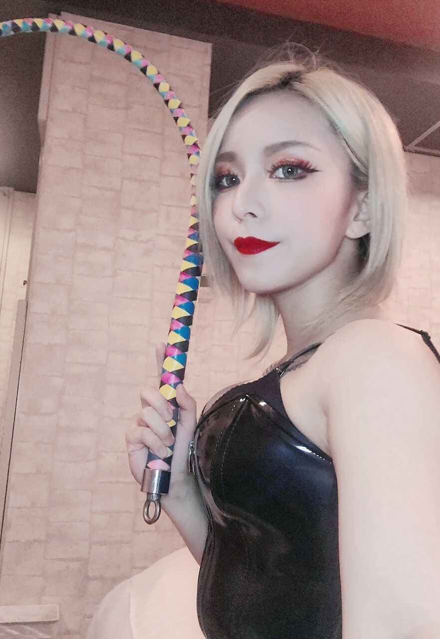 SM女王様聖水黄金画像