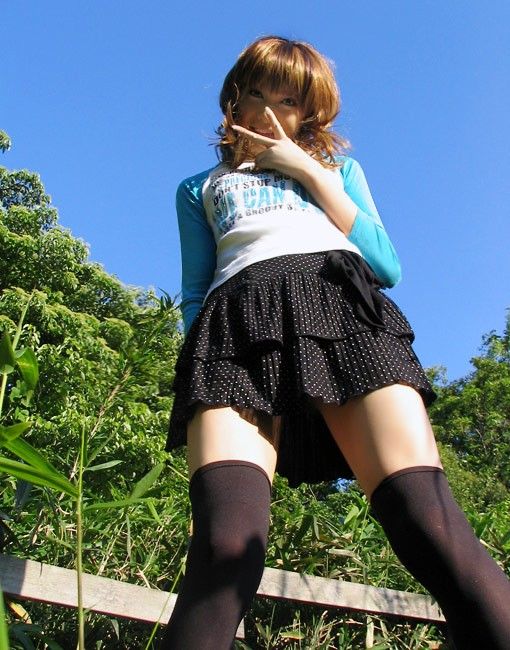 黒ニーソ画像 ミニスカパンチラ狙ってローアングルから絶対領域w くぅねるエログ 黒ニーソ画像 ミニスカパンチラ狙ってローアングルから絶対領域w くぅねるエログ