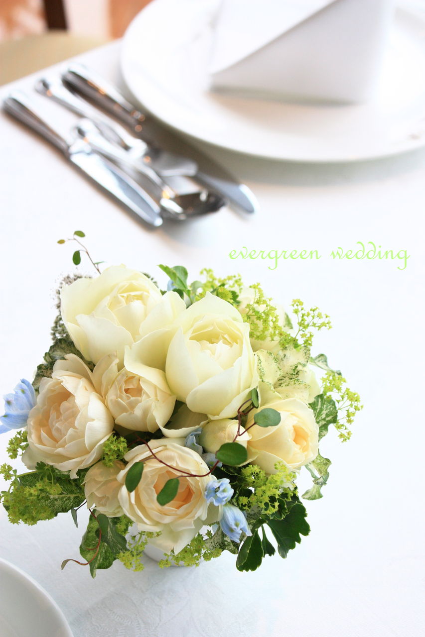 初夏のホワイト グリーンの装花 ゲストテーブル Evergreen Wedding 初夏のホワイト グリーンの装花 ゲストテーブル Evergreen Wedding