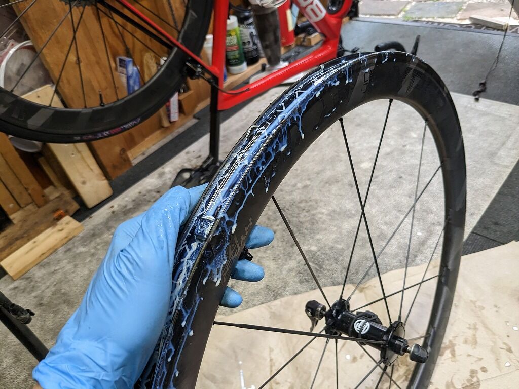 フロントタイヤが交換時期だったのでタイヤ交換をしながら雑記ﾃﾞｽ : え