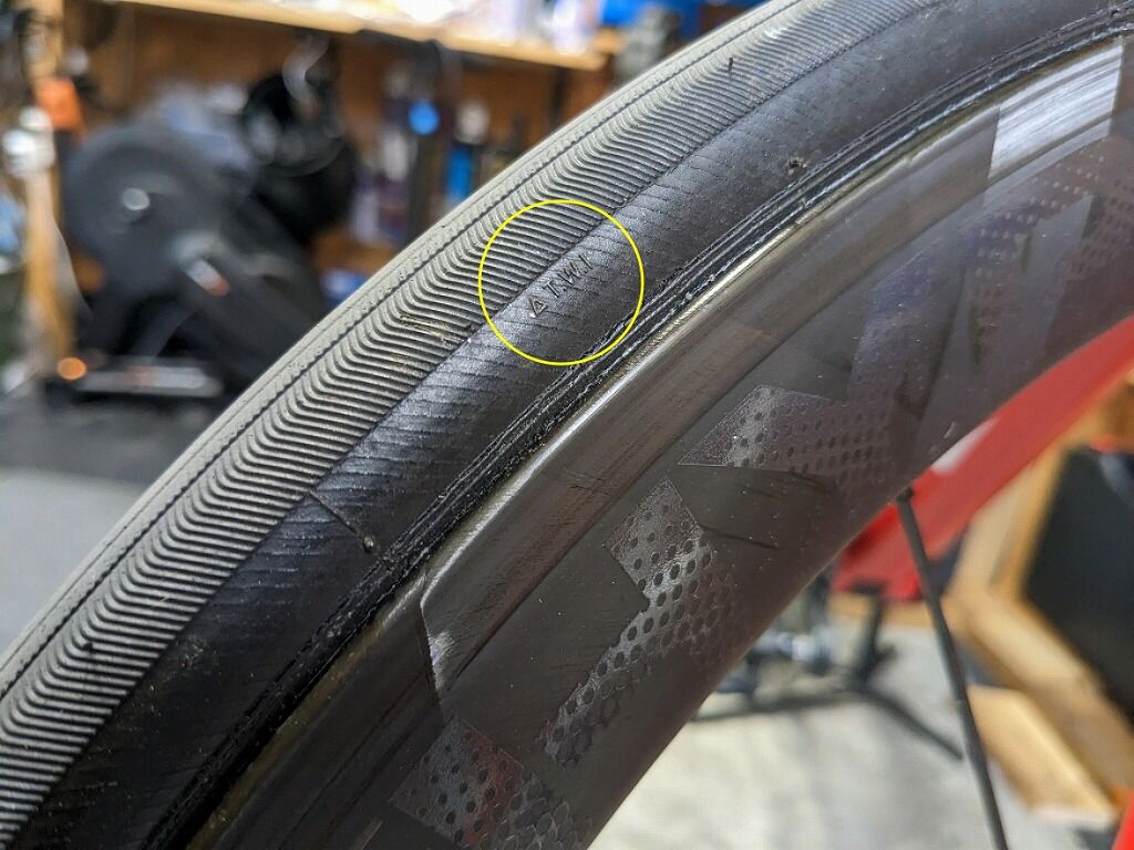 フロントタイヤが交換時期だったのでタイヤ交換をしながら雑記ﾃﾞｽ : え