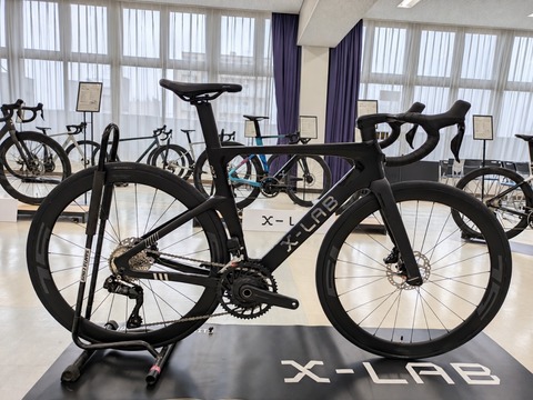 マットブラックX-LABエアロバイク展示 (1)