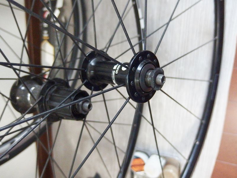 自転車 ホイール SHIMANO R500 と カンパニョ－ロ ロード パーツ 自転車 ホイール SHIMANO R500 と カンパニョ－ロ ロード パーツ