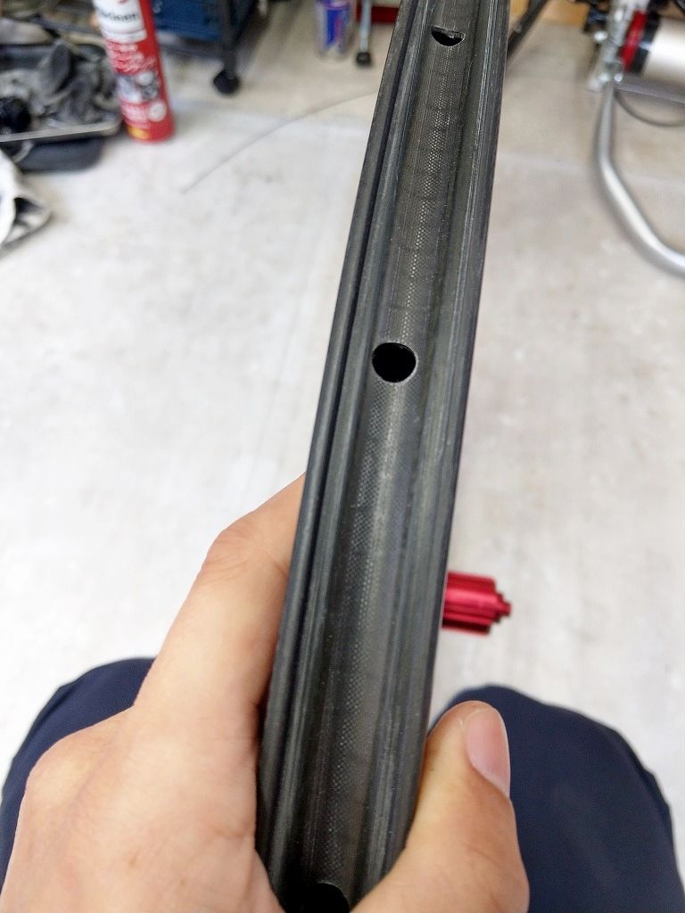 漆黒の回転体 BH EVO38 カーボン チューブレスレディ ホイール その1