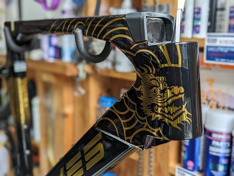 ELVES エアロダイナミックサドル ブラック オロメ エアロエヴォ ワンピースコンパクトカーボンハンドル ELVES