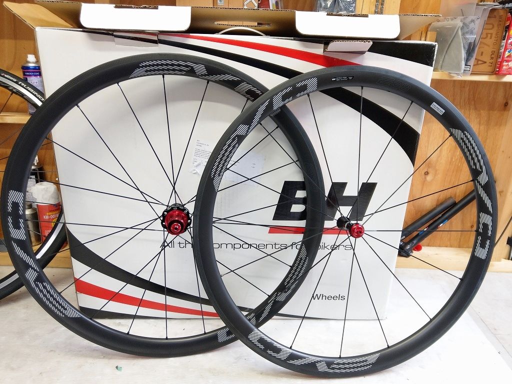 漆黒の回転体 BH EVO38 カーボン チューブレスレディ ホイール