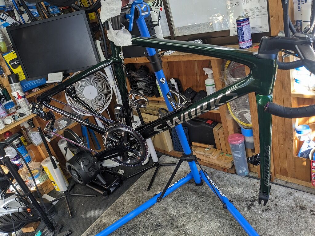 Tarmac SL7のヘッドベアリング交換を兼ねた、オーバーホールをご