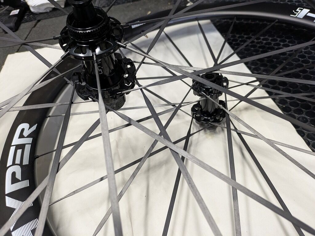 Lún HYPER D33 ホイール Lún HYPER D33 Disc Wheelset | Light, Stiff, Fast Carbon