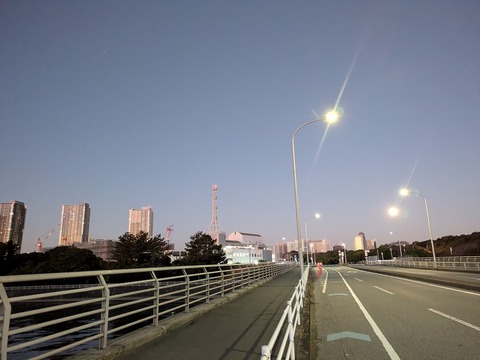PXL_20251204_210118953