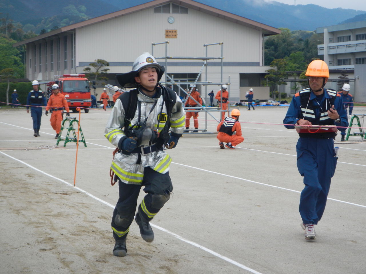 福岡市消防局ラグビー部〜泥んこ修行の日々〜                        福岡市消防局ラグビー部