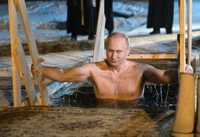 【超人】ロシアのプーチン大統領、氷点下5度の湖で裸の禊へ