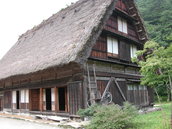 白川郷合掌造りの囲炉裏 囲炉裏 火鉢 七輪のうんちく 炭火道