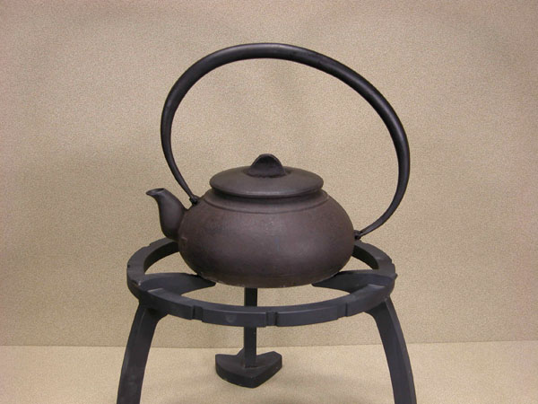 鉄瓶 旬利休 作 南部鉄器 お茶 囲炉裏 鋳鉄 南部鉄器 ＞ 南部鉄瓶敷