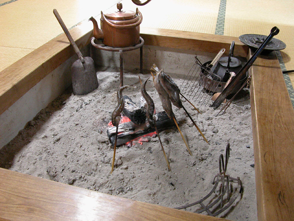 囲炉裏の設計 ４ 囲炉裏の作り方 囲炉裏 火鉢 七輪のうんちく 炭火道