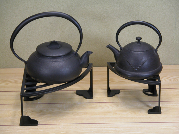 囲炉裏の道具 瓶台コーナー（大）（小） : 囲炉裏・火鉢・七輪の