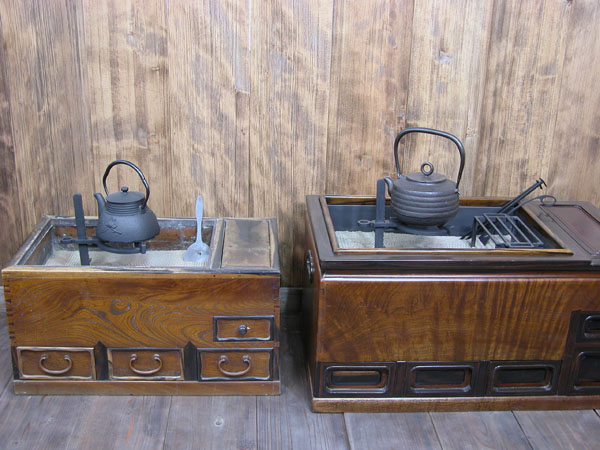 五徳 囲炉裏 炉端 キャンプ 鉄瓶 鉄鍋 炉 茶道具 iw-tdg73_01.jpg