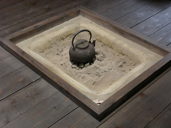 囲炉裏・火鉢・七輪のうんちく　−　炭火道