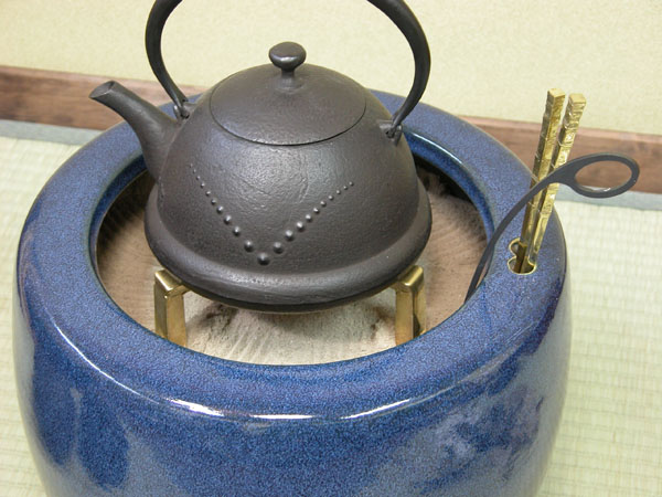 真鍮火鉢 鉄瓶 五徳 灰 灰ならし 火箸 セット 茶道具 古道具 自在鉤 時代｜アンティーク、コレクション