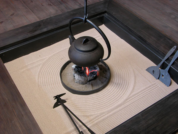 囲炉裏・火鉢用 セラミック灰 : 囲炉裏・火鉢・七輪のうんちく 囲炉裏・火鉢用 セラミック灰 : 囲炉裏・火鉢・七輪のうんちく