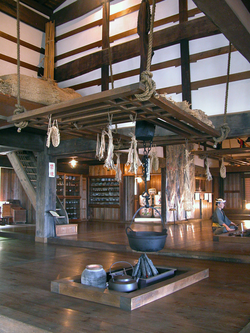 北海道の囲炉裏 : 囲炉裏・火鉢・七輪のうんちく － 炭火道