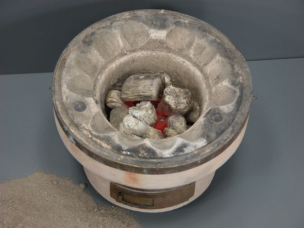 囲炉裏や火鉢の灰は増えるか？ : 囲炉裏・火鉢・七輪のうんちく － 炭火道