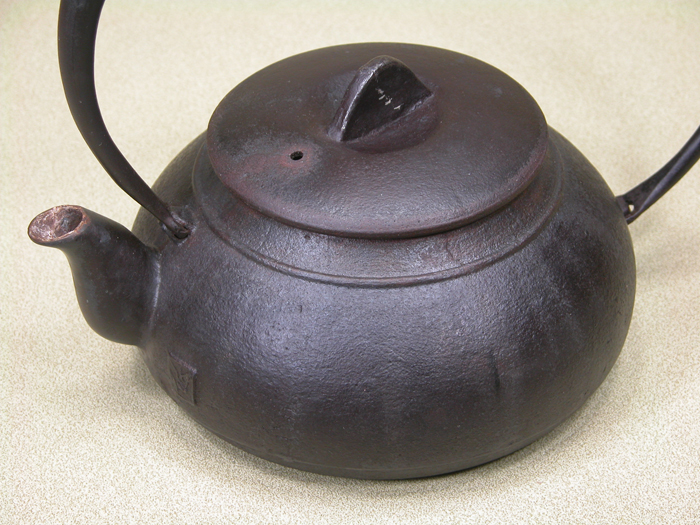 鉄瓶の外側のサビのメンテナンス : 囲炉裏・火鉢・七輪のうんちく