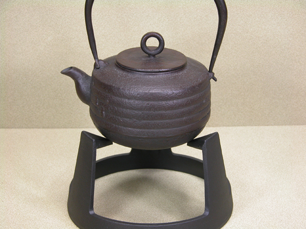 五徳 囲炉裏 炉端 キャンプ 鉄瓶 鉄鍋 炉 茶道具 339402186-r3.jpg