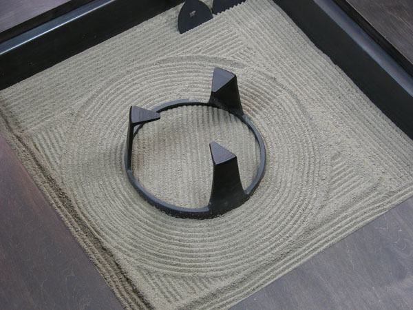 岩鋳　五徳　小 南部鉄器の五徳 : 囲炉裏・火鉢・七輪のうんちく － 炭火道