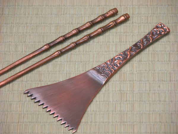 囲炉裏の道具 火箸・灰ならしの素材について : 囲炉裏・火鉢・七輪の