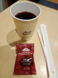 昨年より お客が増えたイオンラウンジ、お菓子は付くようになったが... (´･ω･｀)