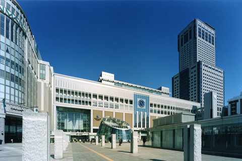 JRタワー新築工事-12-南口駅前広場よりの外観（南面）-20_H-1