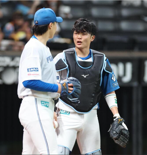 【日本ハム】郡司裕也、2ラン→好リード→外野で好守ｗｗｗｗｗ