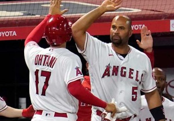 20210408_ohtani_pujols_ap-560x373