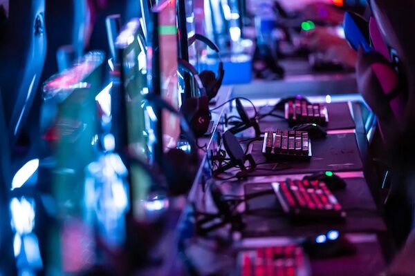 日本政府「eスポーツを五輪競技として採用されるよう支援する」